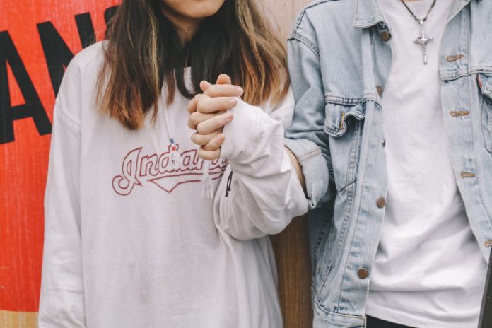 EN COUPLE